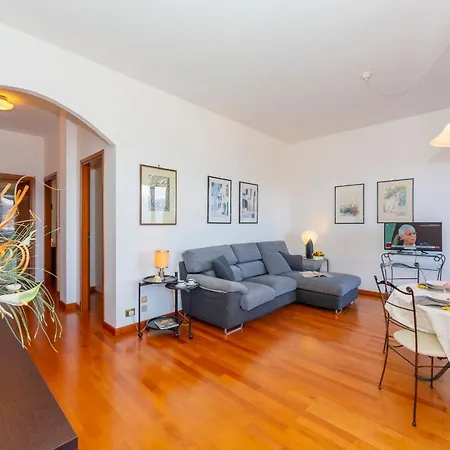 Апартаменти La Rosa Dei Venti View Terrace - Happy *